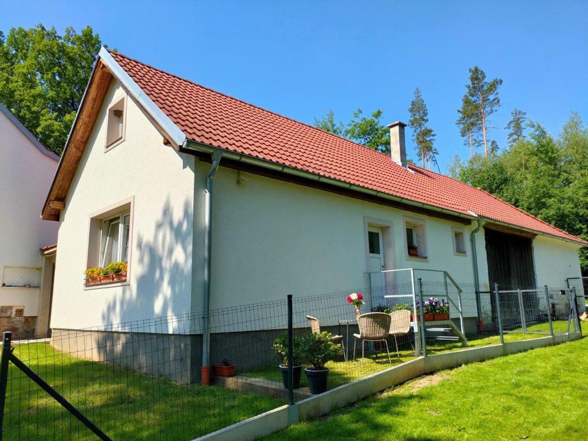 Ubytovani Na Samote - Apartman U Tesaru Komarice Экстерьер фото